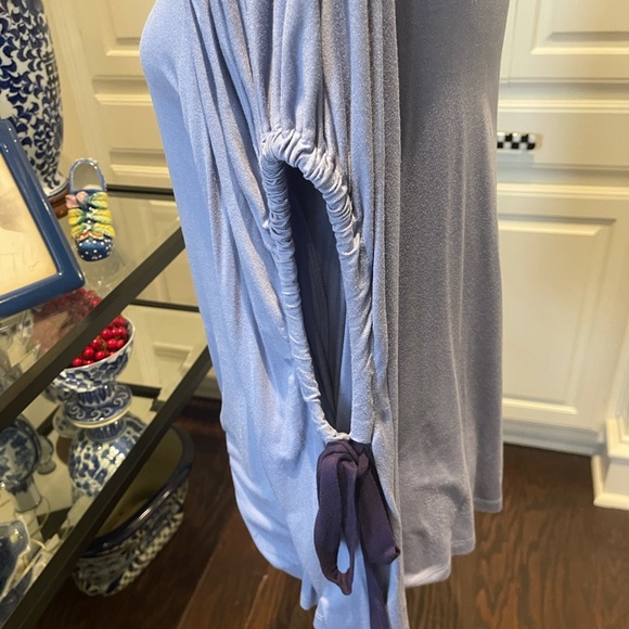 Blue top with cut out sleeves. Size medium - Picture 2 of 4